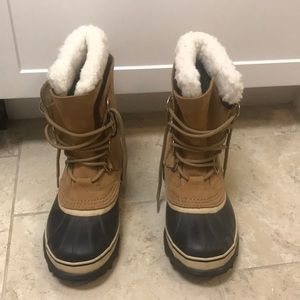 Sorel caribou winter boots in size 6